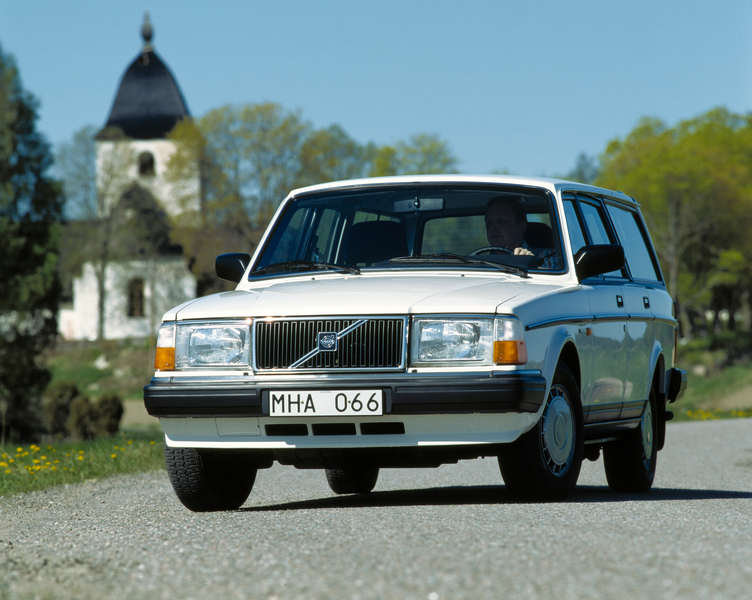 Volvo 240 Ritad Volvo 240 – En tidlös ikon & historia (1976, 1974, 1995)