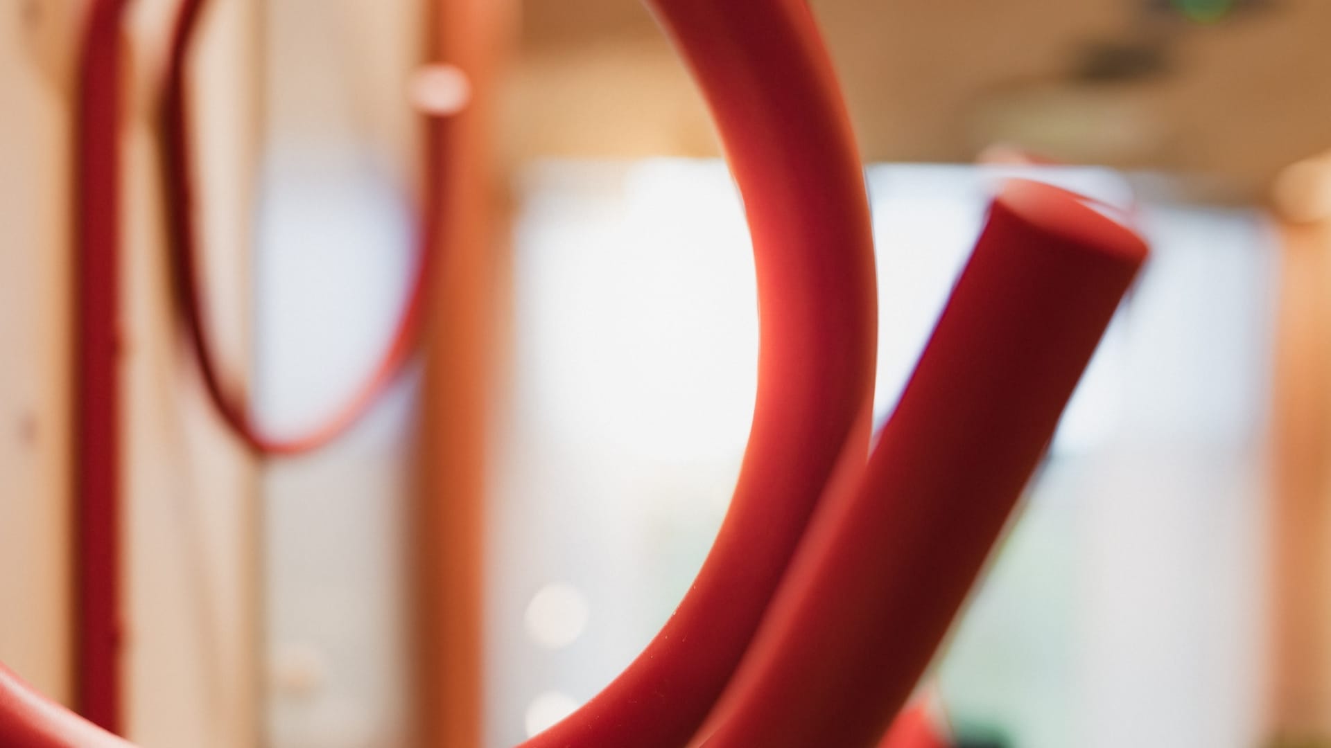 Röd detalj i konferensrum Cliffs på World of Volvo i Göteborg.