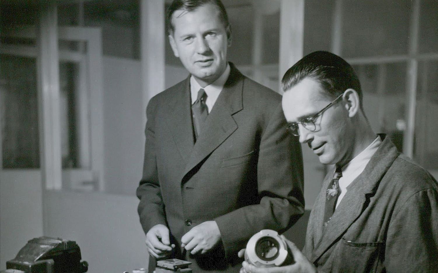 Victor Hasselblad and employee Gustaf Tranefors inspecting a Ross aerial surveillance camera.