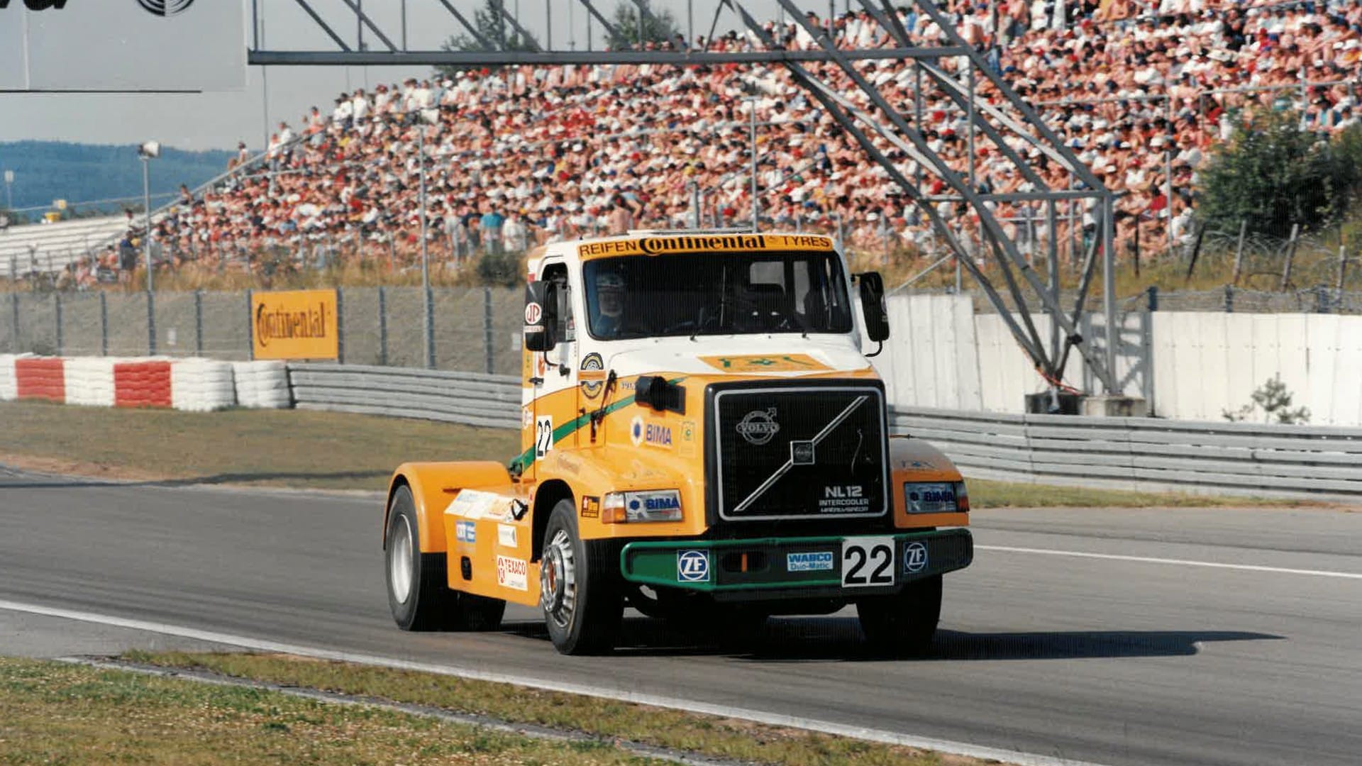 Volvo lastbil "Bettan" använd i lastbilsracing kan ses i utställningen "Volvo in Motorsport" på World of Volvo i Göteborg.