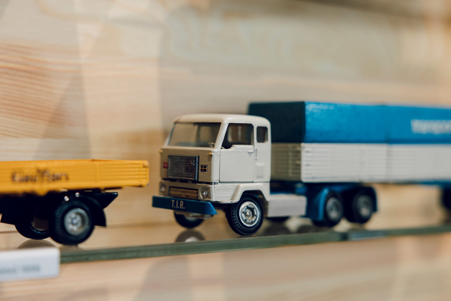 Scale model of truck in the ”Volvo Models through the years” exhibition at World of Volvo in Gothenburg.